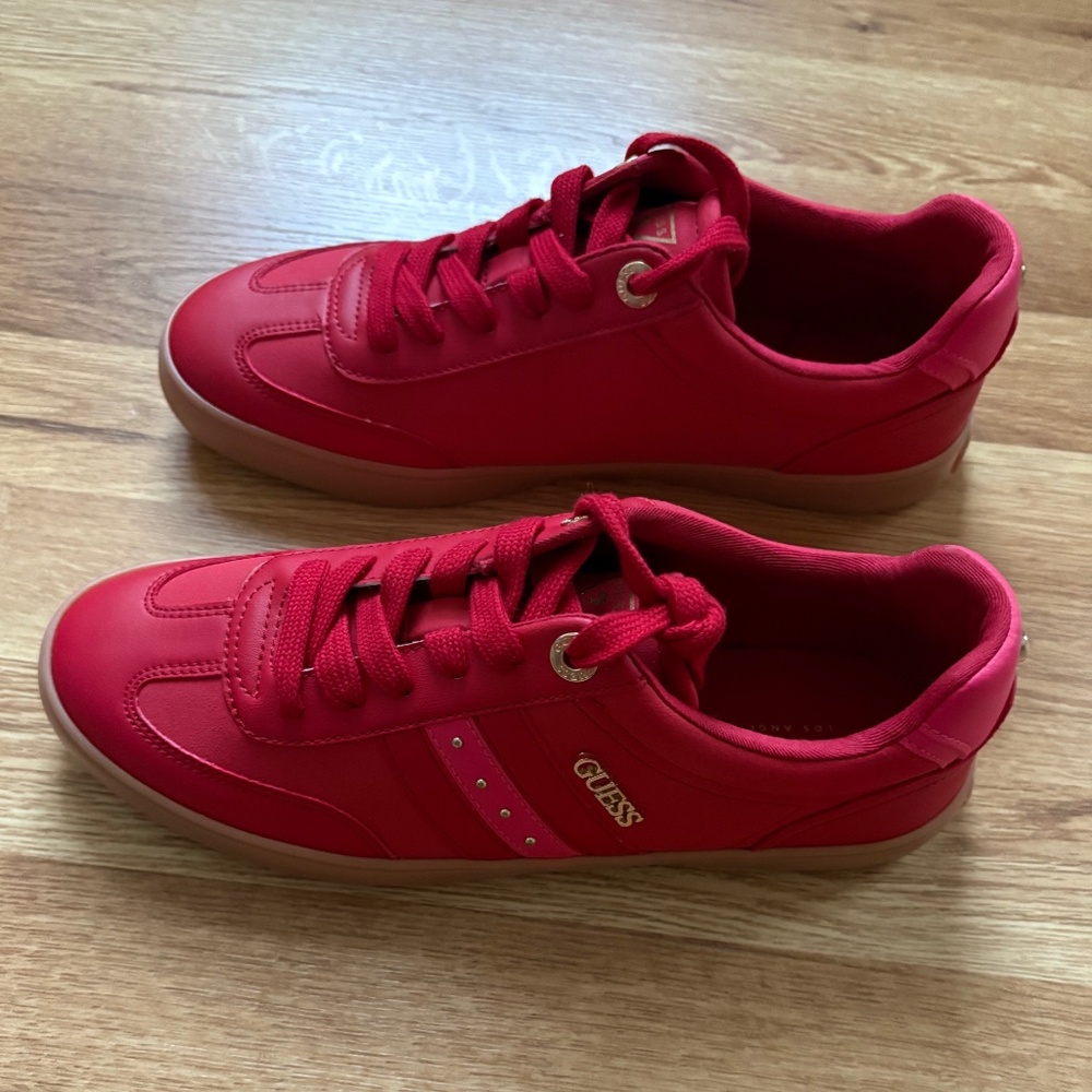 NWOT Guess Women’s WGMOVERS Red Sneakers